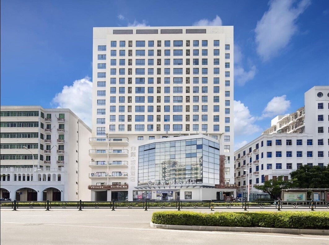 Отель Chonpines Hotel 3*